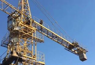 突發(fā) 西關裝飾城一男子欲跳塔吊輕生