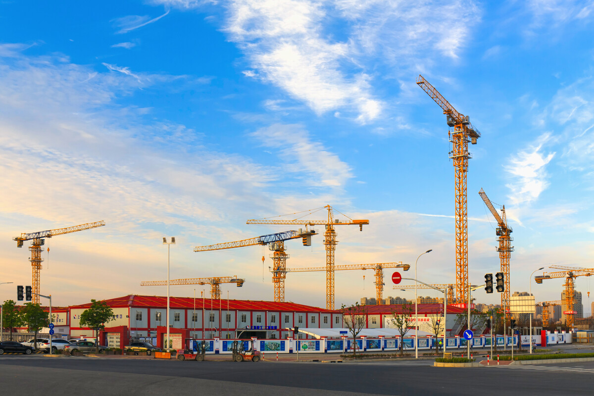 塔吊林立 現代都市建設的交響曲