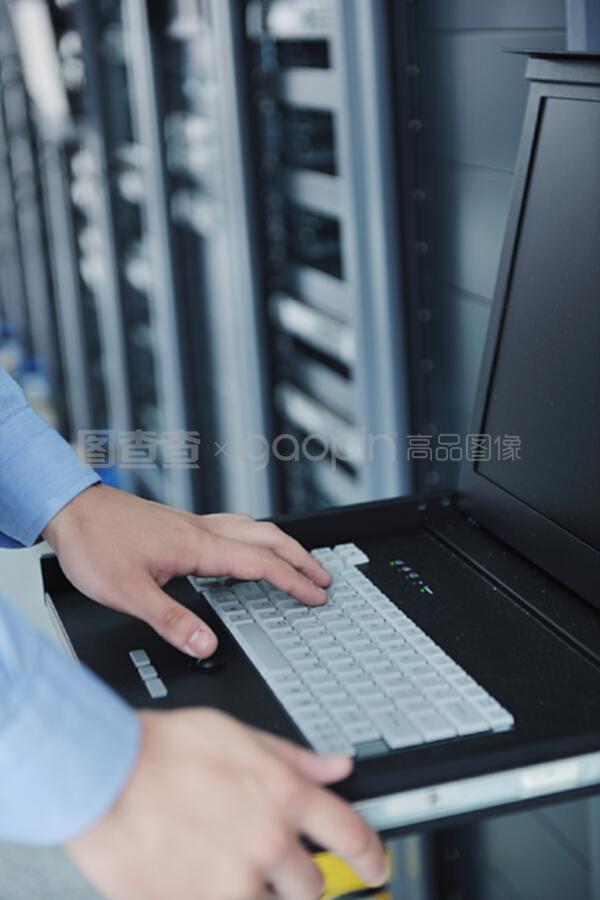 數(shù)據(jù)中心里的青春守護者 記年輕IT工程師的技術(shù)服務(wù)使命